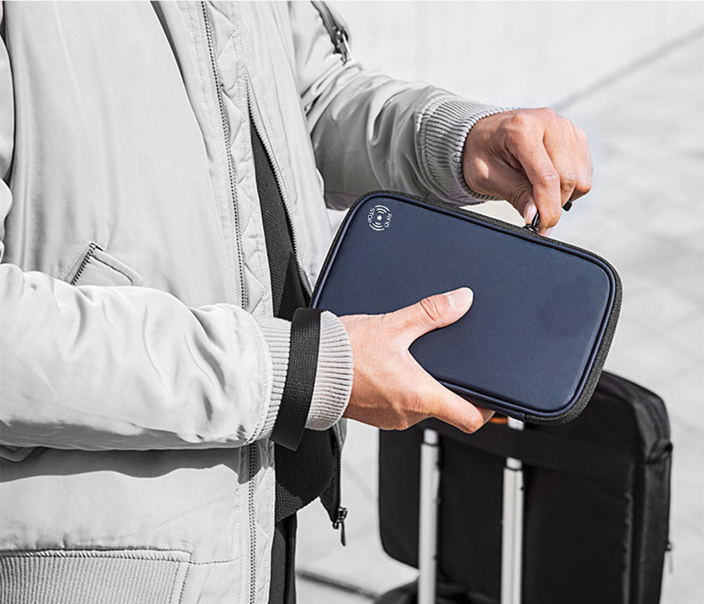 1pc Family Passport Holder With A Sim Card Slot And Eject Pin, RFID Blocking Passport Wallet, Waterproof Ticket Document Organizer Bag With Chain Strap, Up To 6 Passports 9 Credit Cards