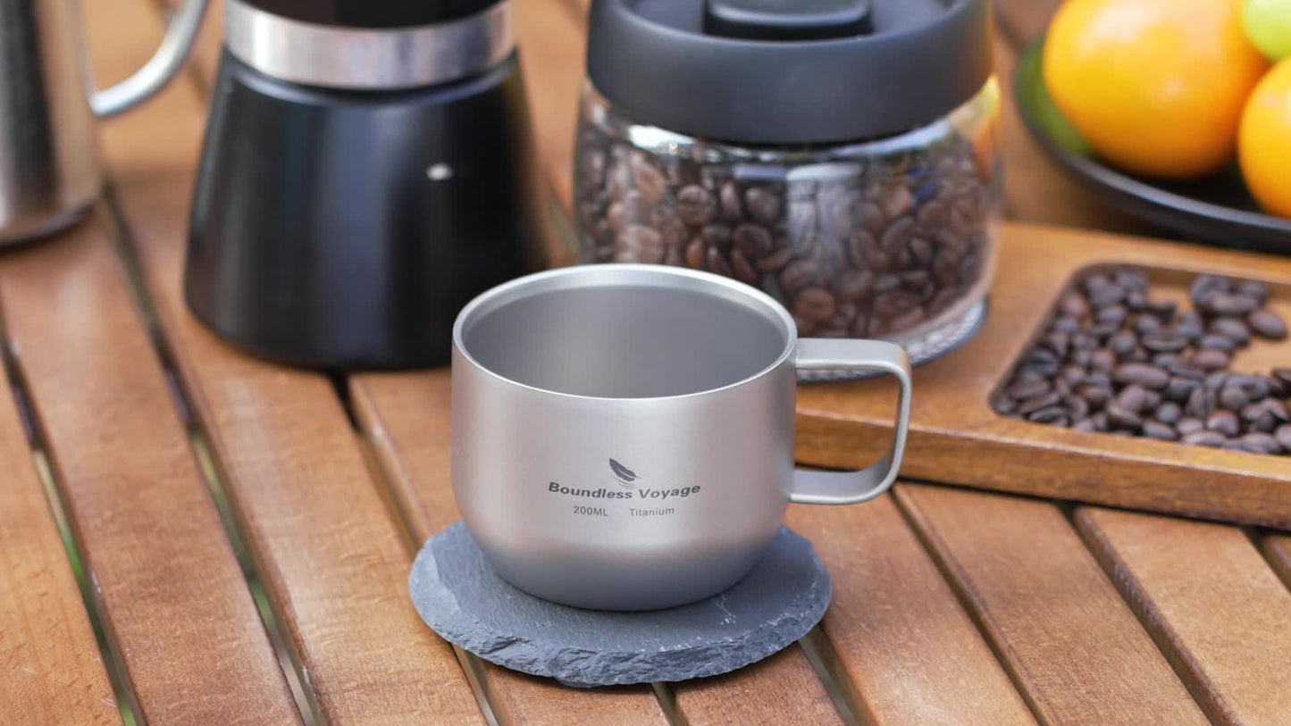 Caneca Boundless Voyage de 200ml em Titânio com Parede Dupla – Ultraleve, Durável e Portátil, com Pega para Viagens, Campismo e Aventuras ao Ar Livre | Caneca de Viagem | Caneca Moderna e Minimalista | Construção em Titânio | Ideal para Café