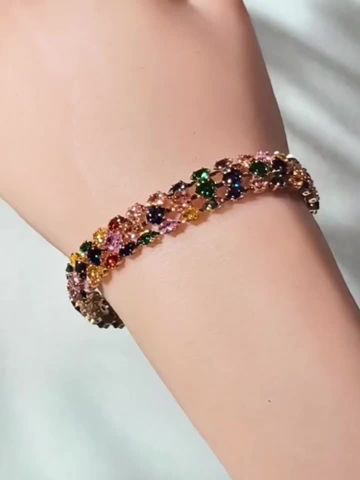 Pulseira feminina elegante, boho-chic, geométrica e multicolorida com fecho de relógio em zircónia - perfeita para o dia a dia e para as festas de Natal.