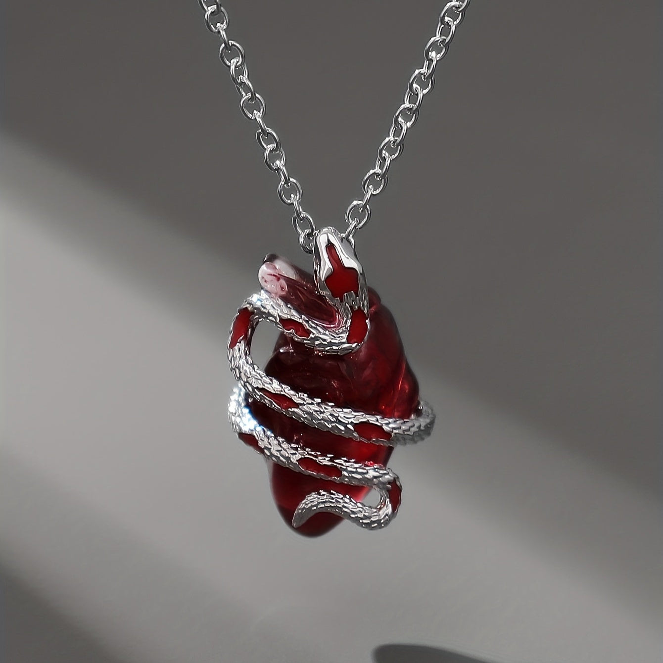 Gothic Snake Wrapped Resin Heart Decor Clavicle Chain Dark Style Pendant Necklace Y2K Necklace Jewelry For Women