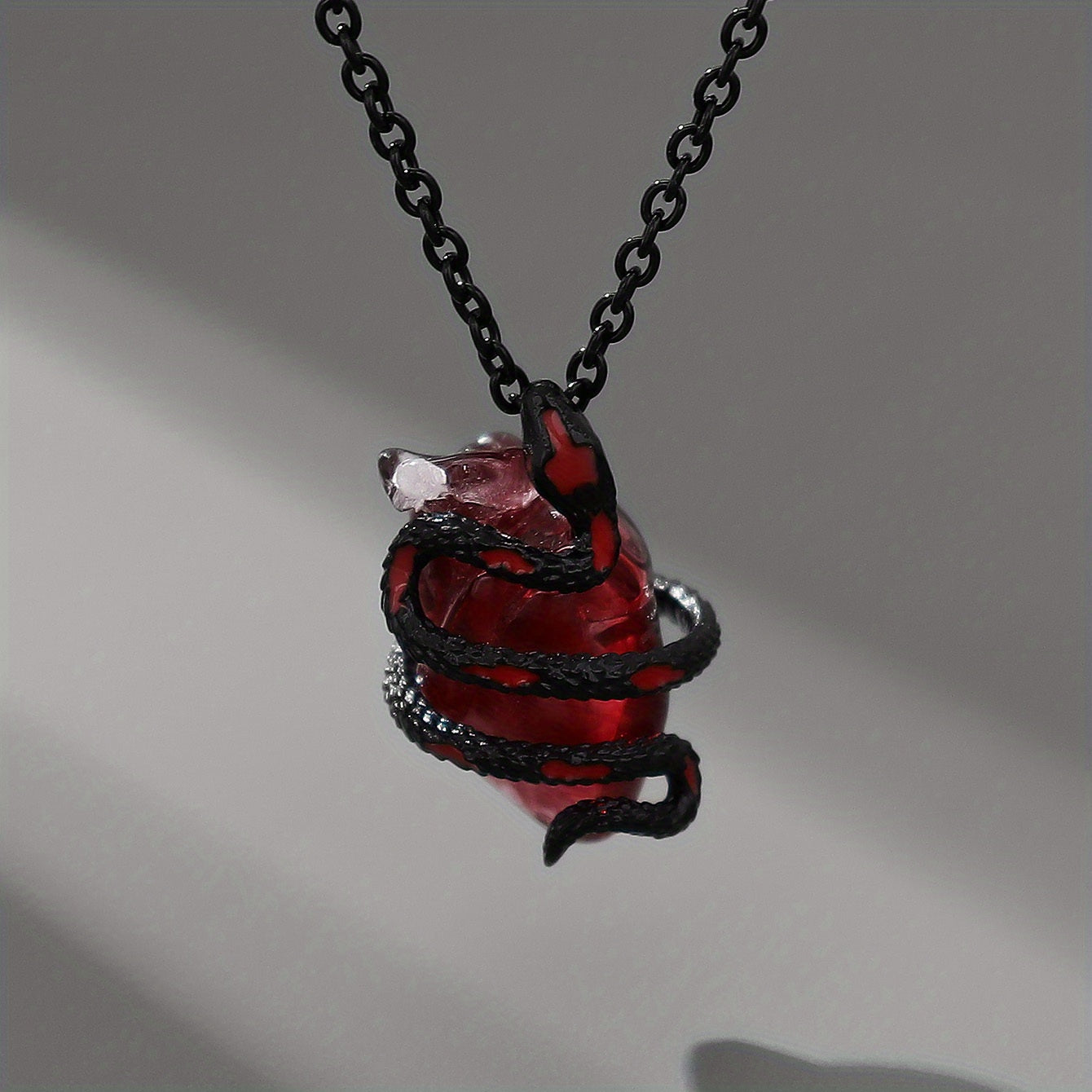 Gothic Snake Wrapped Resin Heart Decor Clavicle Chain Dark Style Pendant Necklace Y2K Necklace Jewelry For Women