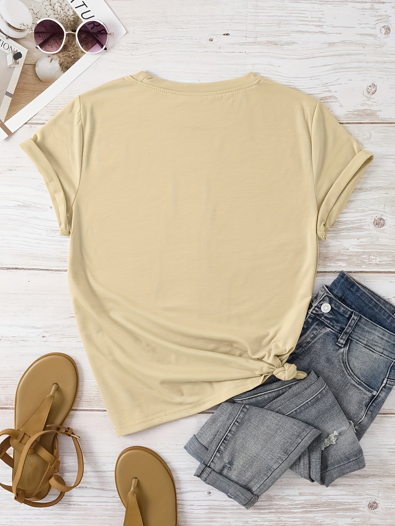 Women's Casual Butterfly & Daisy Floral Print Round Neck T-Shirt - Olive Green, Machine Washable, Regular Fit for Casual Attire, Allseason Fashion, Relaxed Style, Nontransparent Fabric