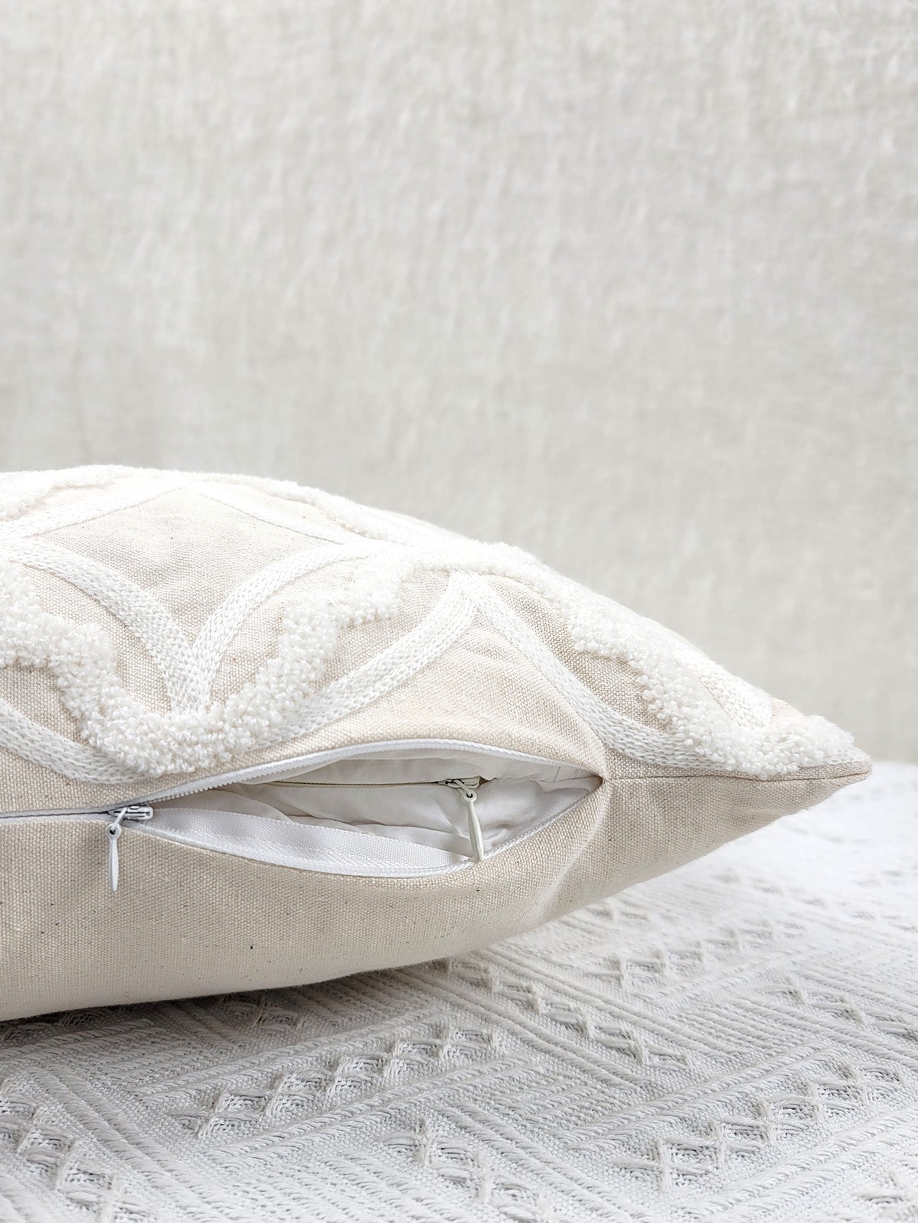 1pc Geometric Pattern Towel Embroidery Cushion Cover, Beige Base Fabric with White Embroidery