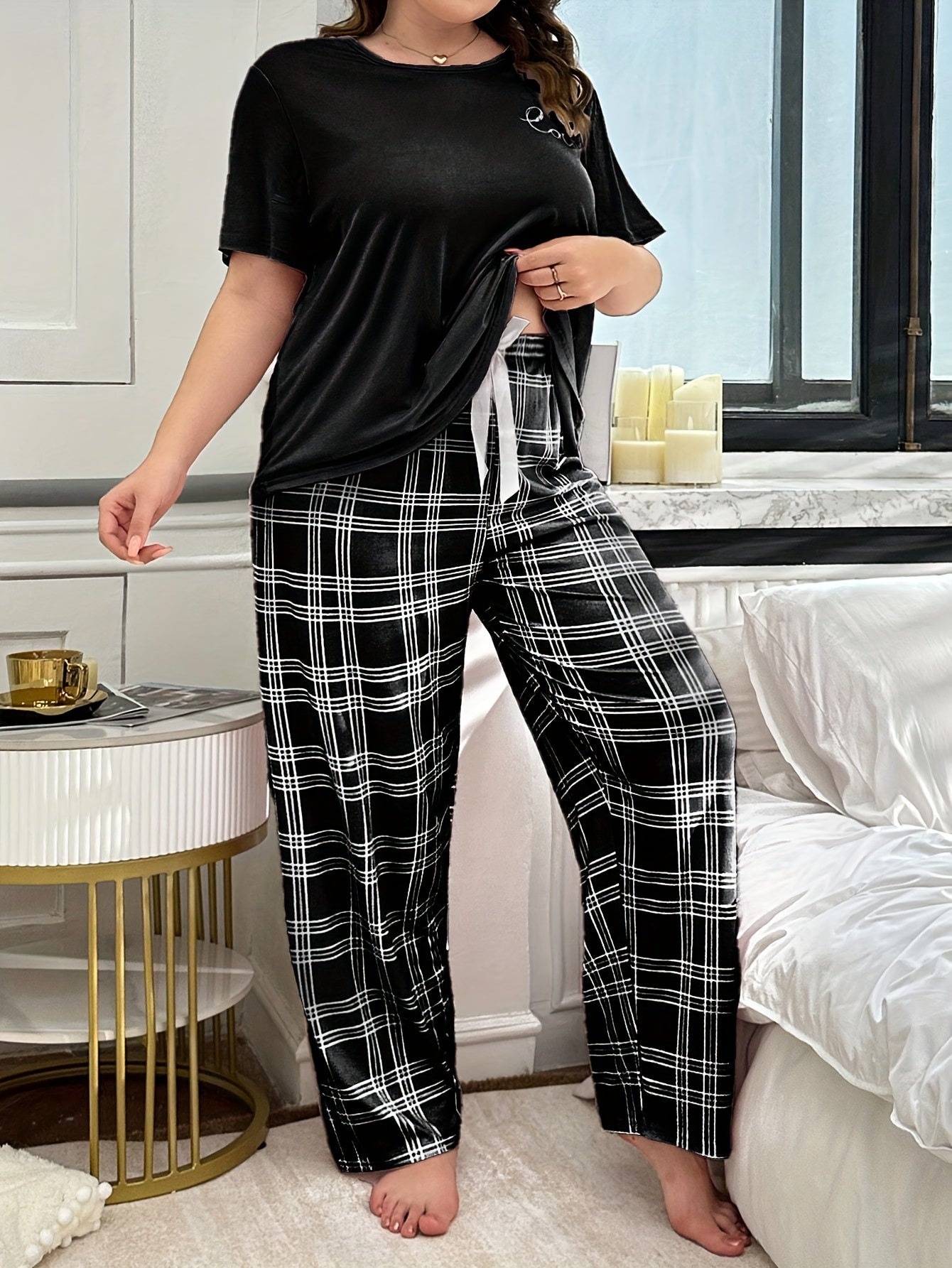 Women's Plus Size 2pcs Pajama Set - Oversized Round Neck Short-Sleeve Nightgown & Plaid Pants with Heart Print, Soft Polyester Blend All-Season Sleepwear, Machine Washable Cozy Lounge Set in Black/White (Casual Elegant Pajama