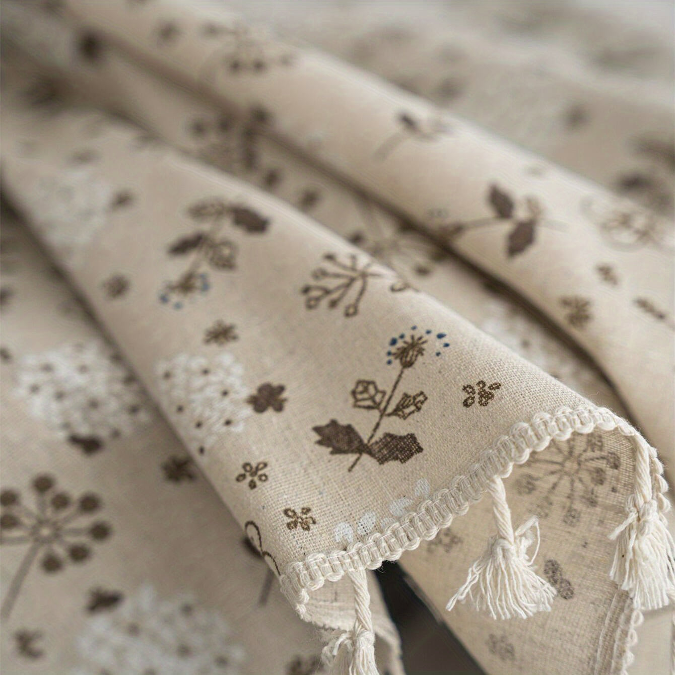 1pc Dandelion Beige Tassel Tablecloth, Bohemian Chic Farmhouse Style Retro Tablecloth, Suitable For Kitchen Dining, Buffet Table, Holiday Dinner, Party, Banquet, Restaurant, Wedding, Home Decor