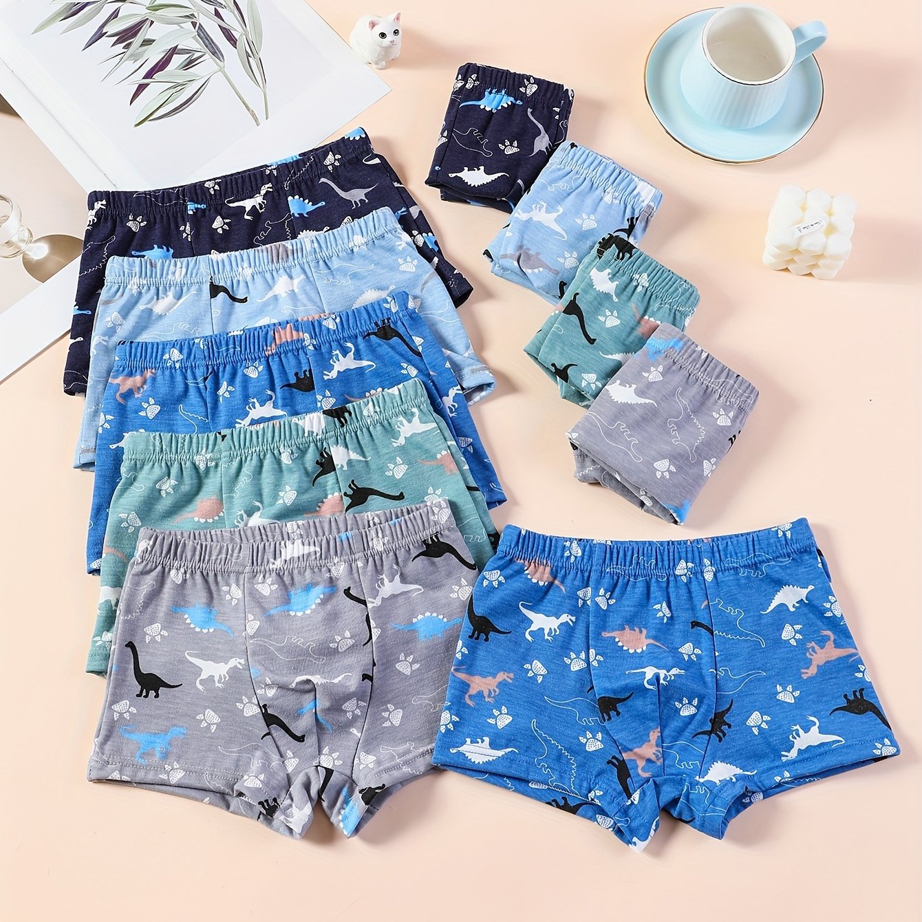 Conjunto de 3 Cuecas Boxer Infantis para Homem Macias e Respiráveis com Estampa de Carrinhos de Desenhos Animados.