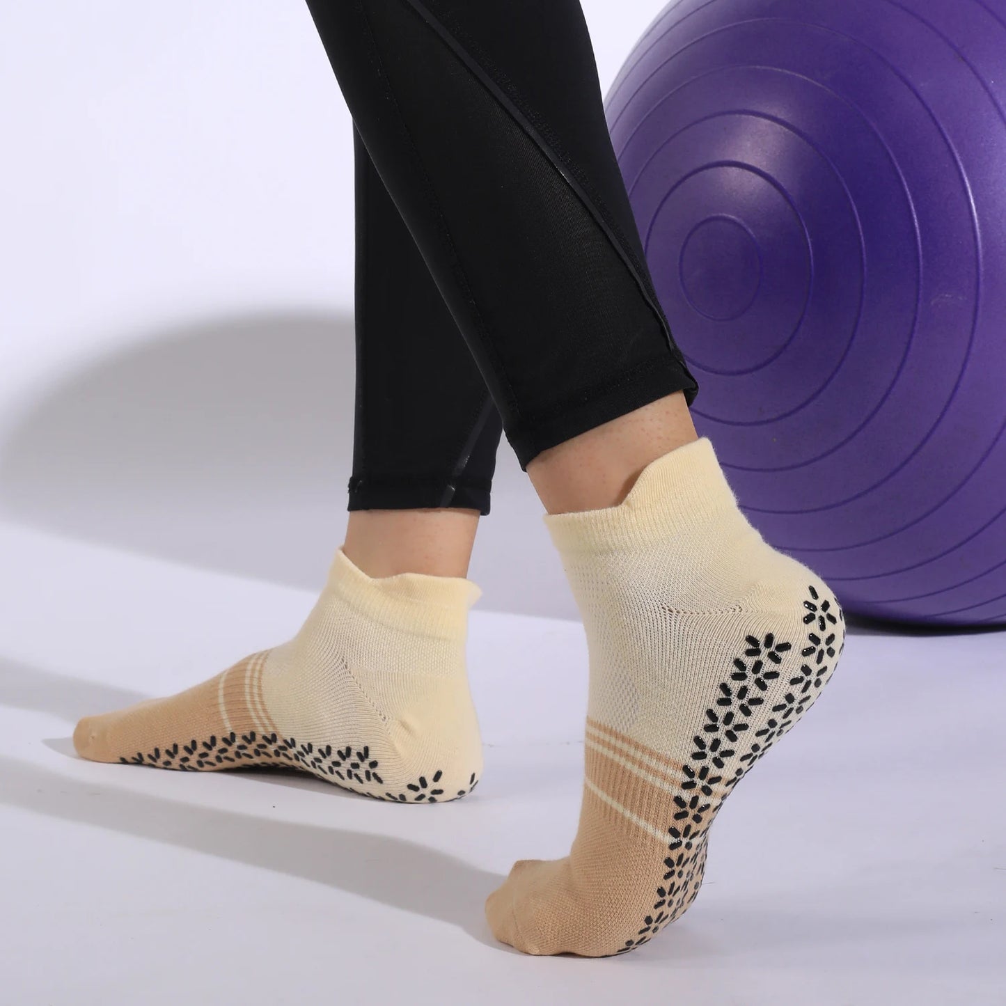Wholesale Yoga Custom Stock Professional Sports Anti slip Gym Yoga Studio Skidproof Pilates Socks Match Yoga Socks for Women