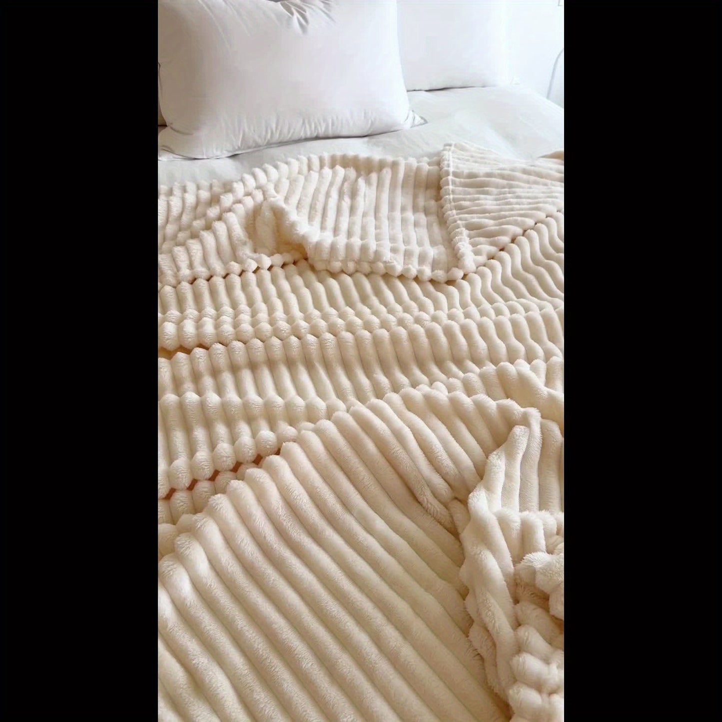 1pc Plush Coral Fleece Blanket - Ultra-Soft All-Season Luxury Bedspread, Couch Throw, Camping & Travel Bedding,,,, Grey, - Machine Washable Cozy Gift for, Outdoor, or Holidays - Traditional Style with Geometric Pattern, Multi