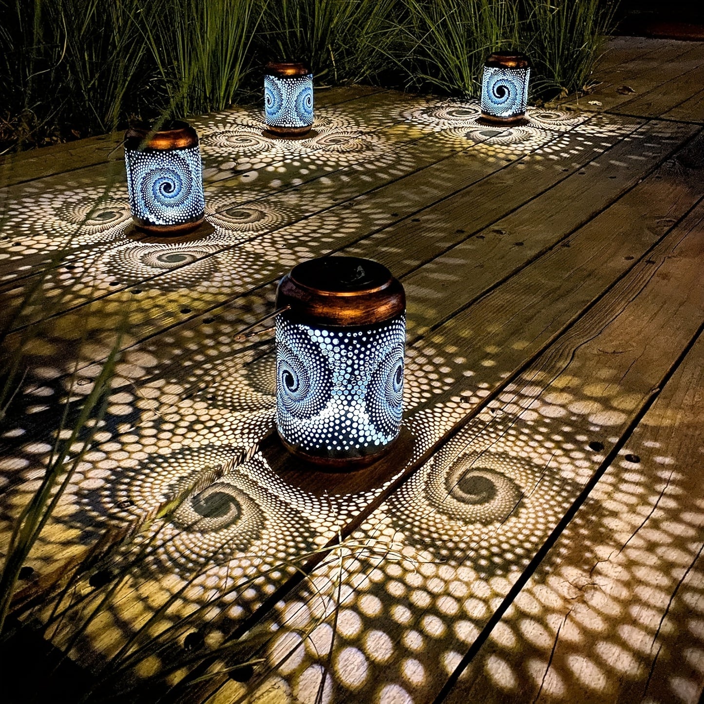 1pc Solar Lanterns Outdoor Hanging Lights, Hollow Out Metal Decorative Lanterns, Waterproof LED Decorative Garden Lights - Patio Exquisite Garden Decoration