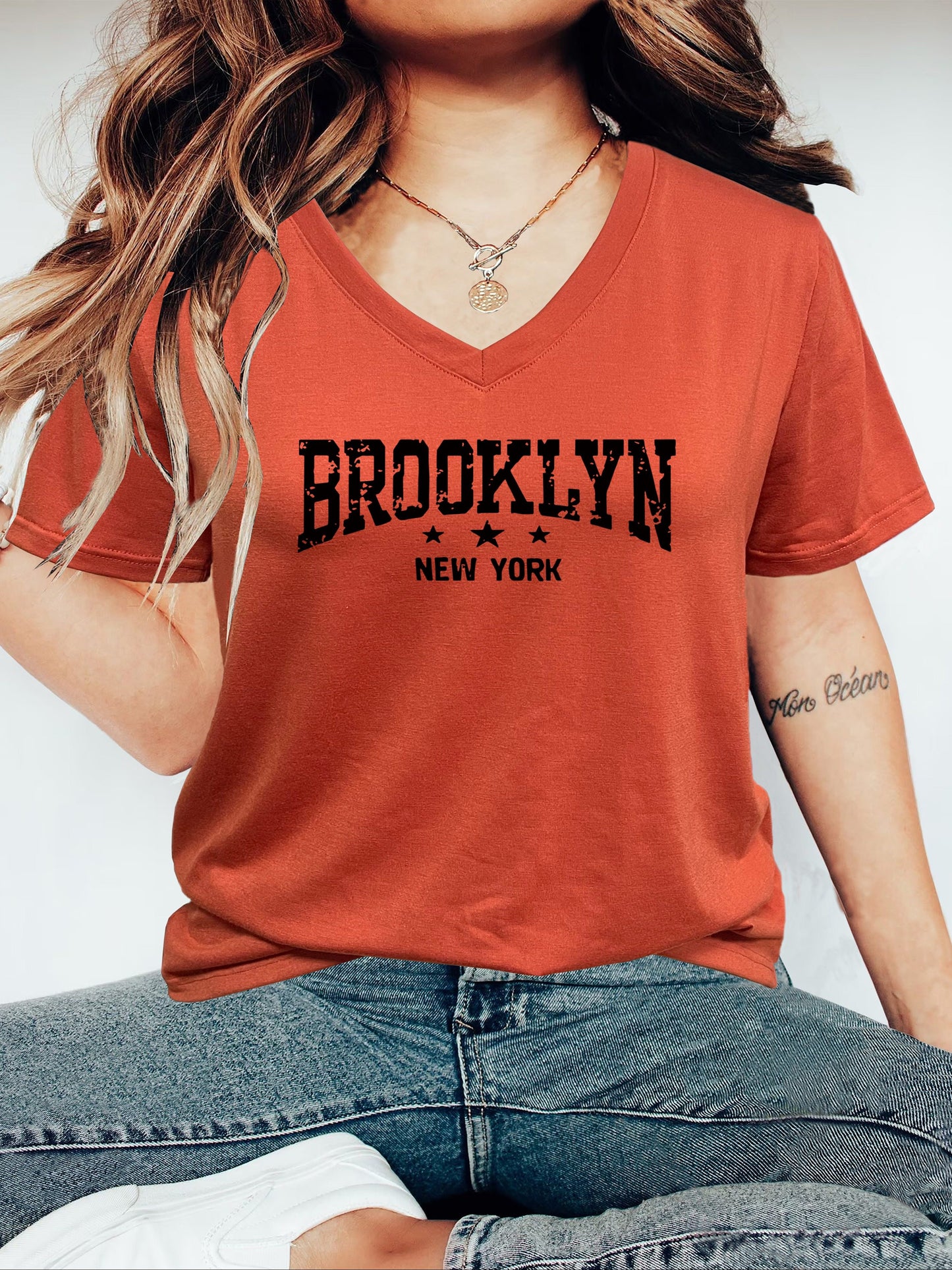 Women's Casual V-Neck T-Shirt with Brooklyn New York Letter Print - Vibrant Pink & Black Graphic, Short Sleeve Regular Fit, Machine Washable for Spring Summer Fall, Ladies T Shirts, Casual Attire, Durable Fabric