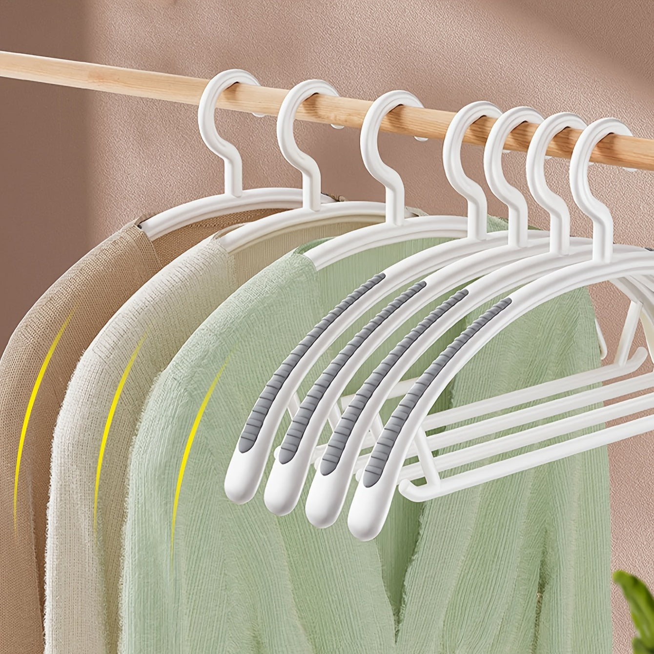 10 Non-marking Hangers - Non-deforming, Non-slip, No Shoulder Corners - Perfect for Drying and Storing Clothes in Your Closet