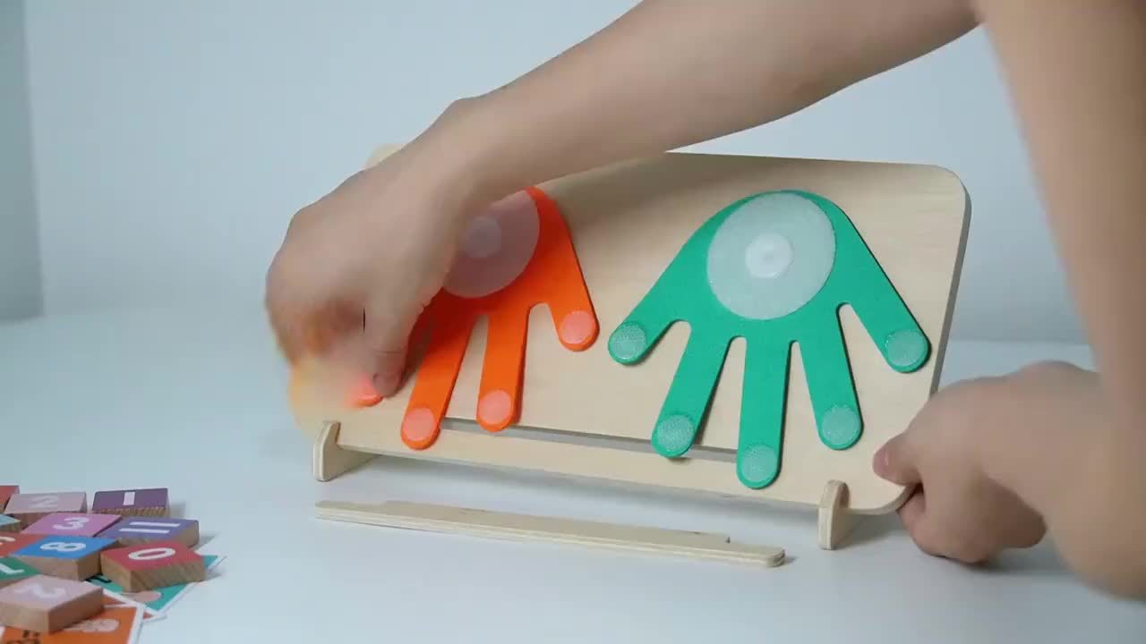 1 counting board, 13 digit blocks, 10 cards, 2 bases, 1 bracket to cultivate cognitive abilities, mathematical operations, addition, subtraction, and matching, Halloween, Christmas, and New Year gifts