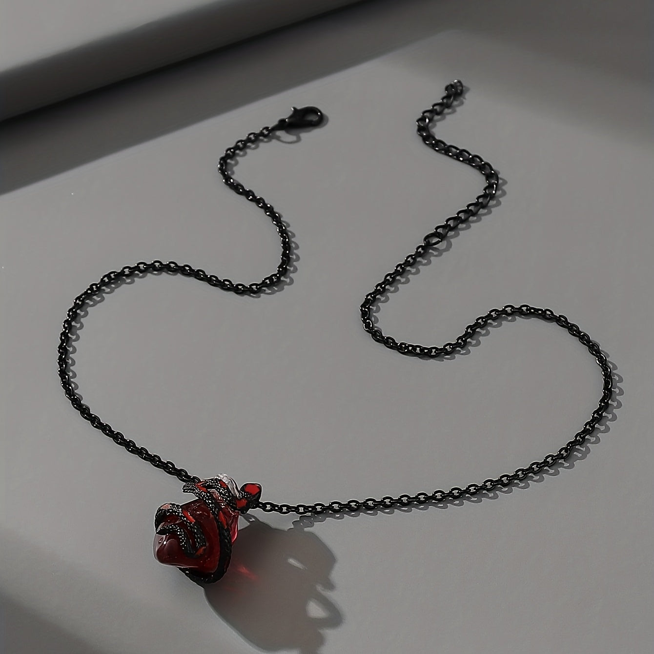 Gothic Snake Wrapped Resin Heart Decor Clavicle Chain Dark Style Pendant Necklace Y2K Necklace Jewelry For Women