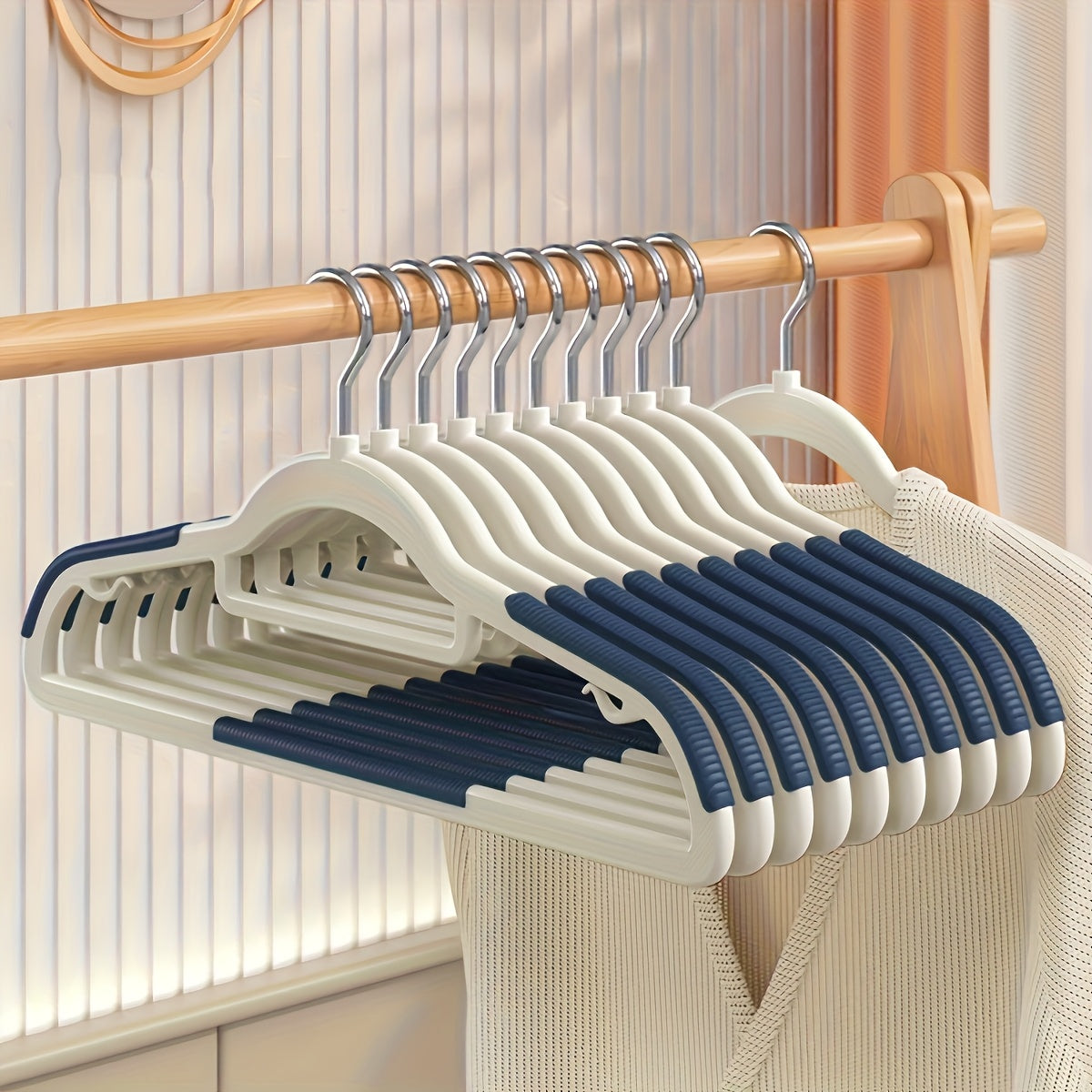 LDQ- 40pcs Set Non-slip Plastic Hangers + Stainless Steel Clips, Strong and Durable, 360° Heavy-Duty Rotating Hook Hanger, Four Seasons Home Clothes Drying and Storage and Organization, Suitable for Bedroom, Bathroom, Hom, R