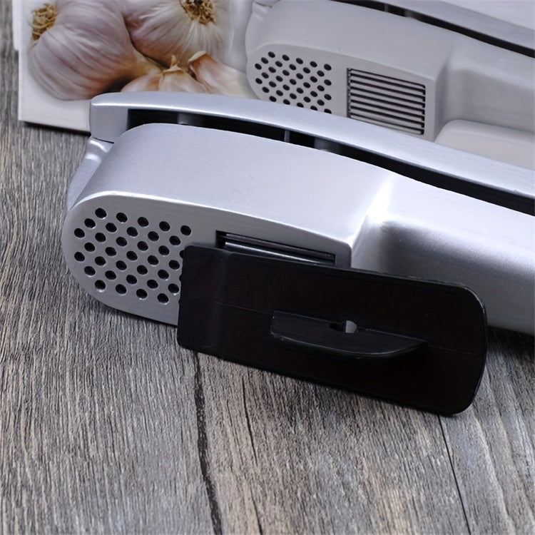 1pc Garlic Crusher & Presser - Multi-Functional Aluminum Kitchen Tool for Effortless Garlic Mincing, Includes Cleaning Pad, No Electricity Needed, Ideal for Home Cooking, Garlic Crusher for Cooking