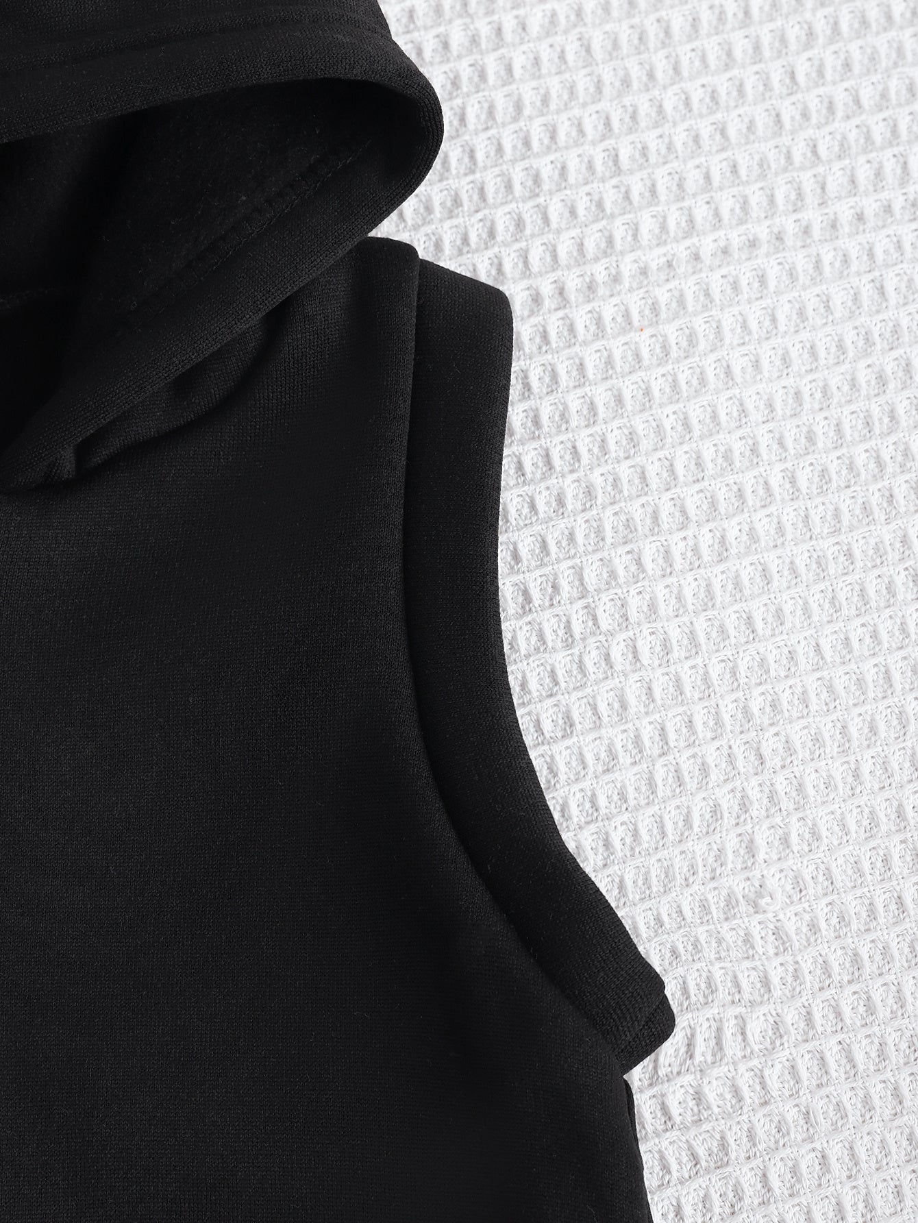 Boys' Autumn/Winter New Three-Piece Set with Mickey Mouse Classic Cartoon Print Long-Sleeve Round Neck Hoodie and Zip-Up Sleeveless Top, Matching Printed Sweatpants - Fleece-Lined Thickened Warm Comfortable Outfit for Parties