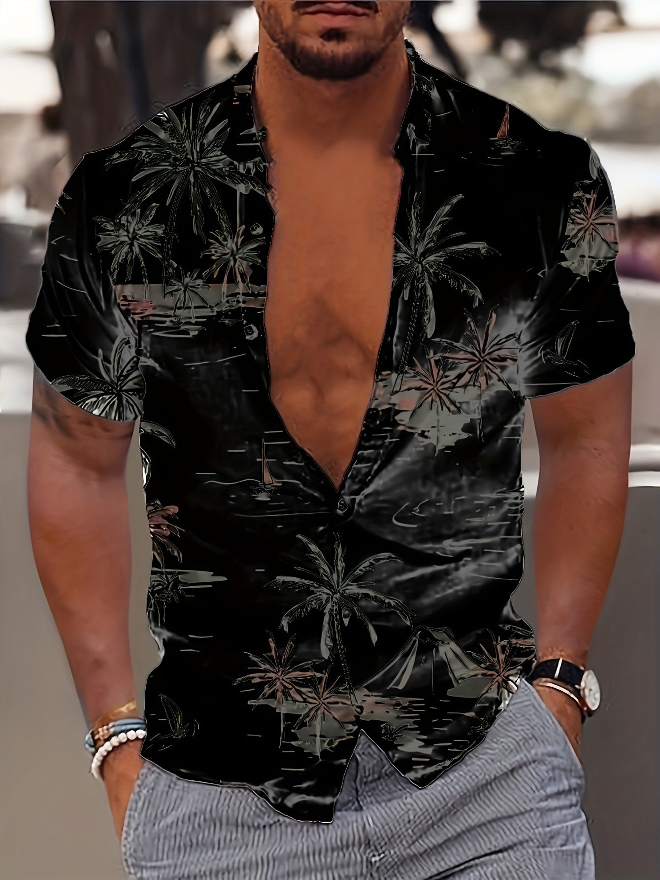 Camisa de homem de manga curta com estampado de coqueiros, ideal para o dia a dia em resorts e para a praia.