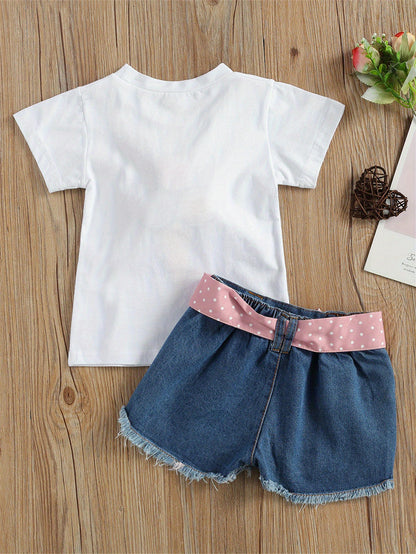 Conjunto adorável para menina com t-shirt de manga curta estampada com gelado e calções de ganga rasgados com detalhe de laço rosa - Roupa de verão elástica e respirável para uso casual, perfeita para atividades ao ar livre.