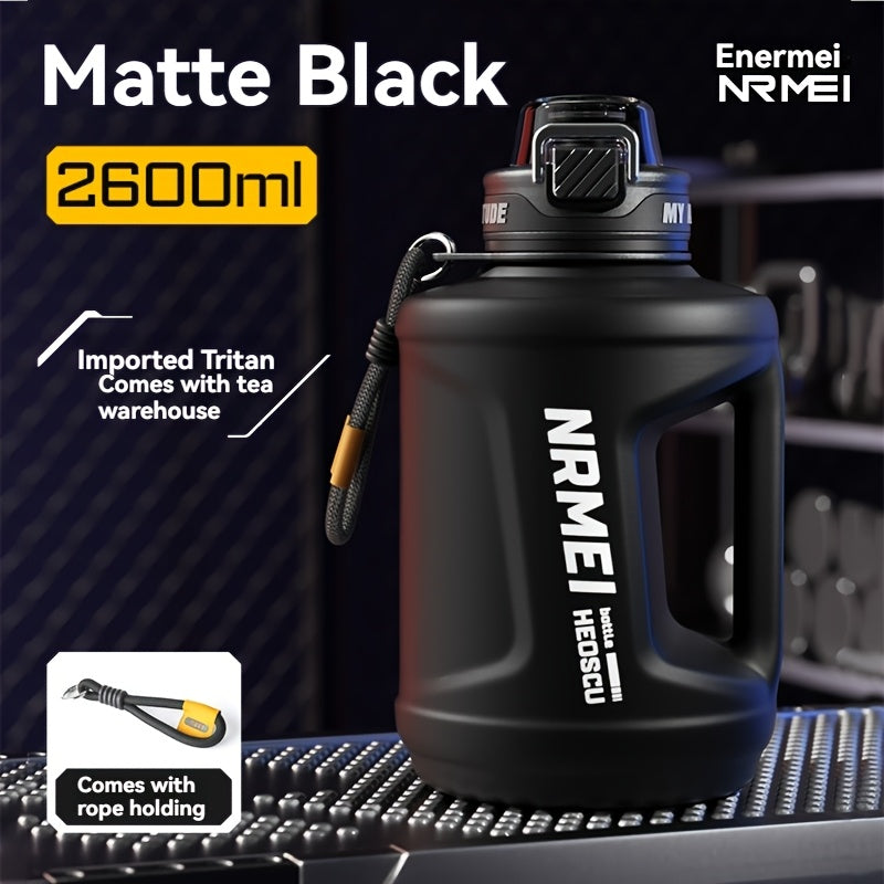 Garrafa de água NRMEI de 1,9 litros com marcador de tempo - Garrafa de hidratação de 1,9 litros livre de BPA, garrafa de água desportiva grande com palhinha e tampa, pega, adequada para campismo e ginásio.