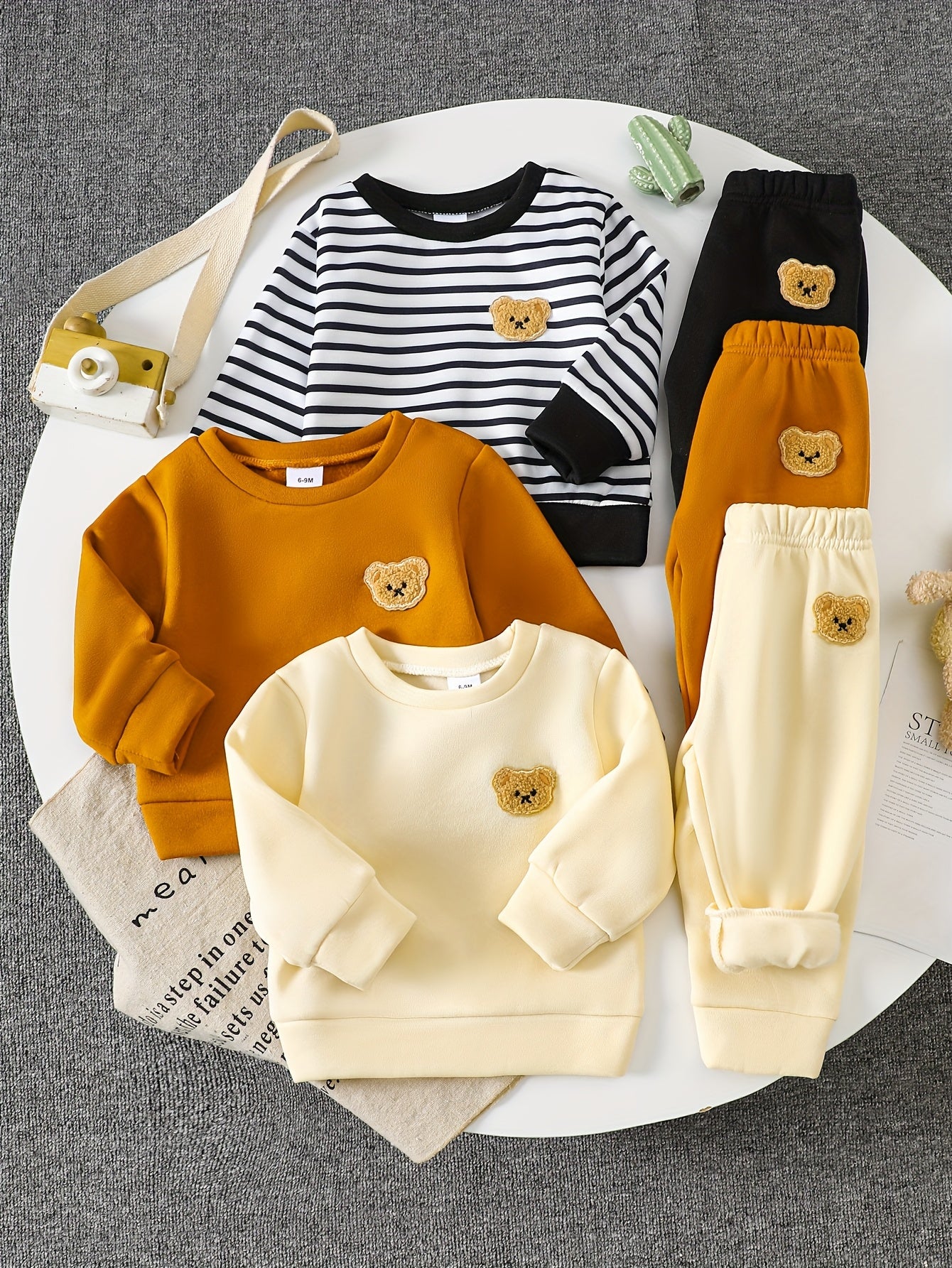 A Set of Three Fleece Hoodies for Baby Boys, Packaged in Six Pieces, Featuring a Cute Bear Patch. Perfect for Outdoor Wear During The Autumn And Winter Seasons, Making It a Great Gift for Children.