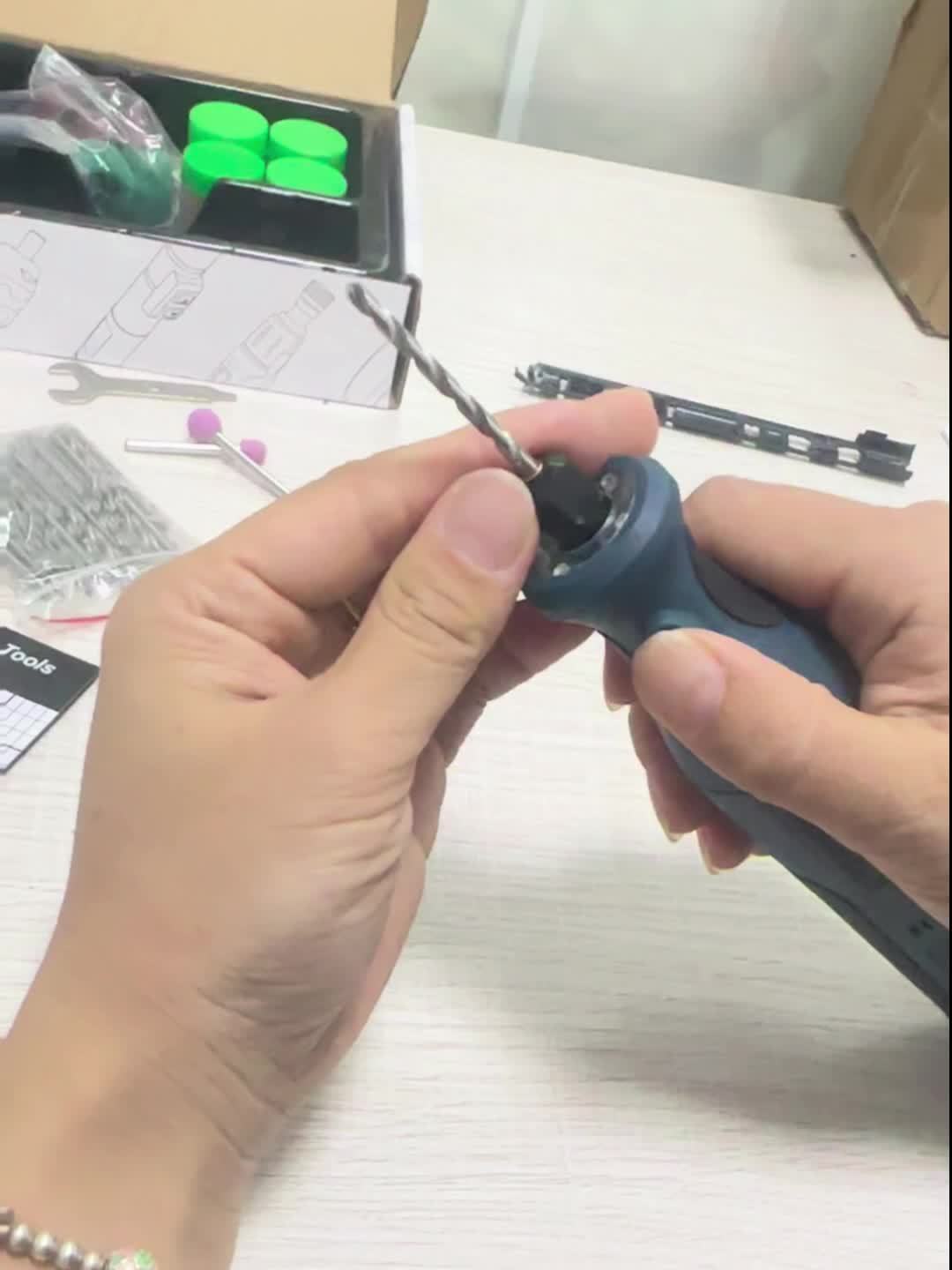 Polidora elétrica recarregável, rebarbadora de alta potência 7,4 V, ferramenta rotativa sem fios com bateria, caneta de entalhe com velocidade ajustável para entalhar e polir madeira, presente de Natal perfeito para amigos e familiares.