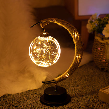 Candeeiro LED em forma de bola, candeeiro de lua em ferro forjado, candeeiro de mesa decorativo em plástico e ferro, candeeiro decorativo para quarto (pilhas não incluídas), decoração de Halloween e Natal para hotéis/restaurantes/eventos.