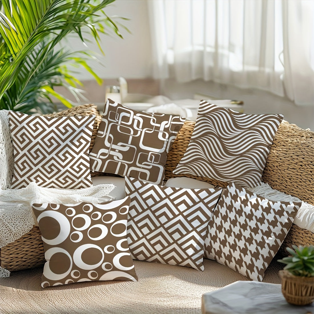 Conjunto de 6 fronhas com estampado geométrico de folhas verdes, impressão num dos lados, com 44,96 x 44,96 cm. Ideais para decoração de sala de estar, sofá e quarto. Não inclui enchimento.