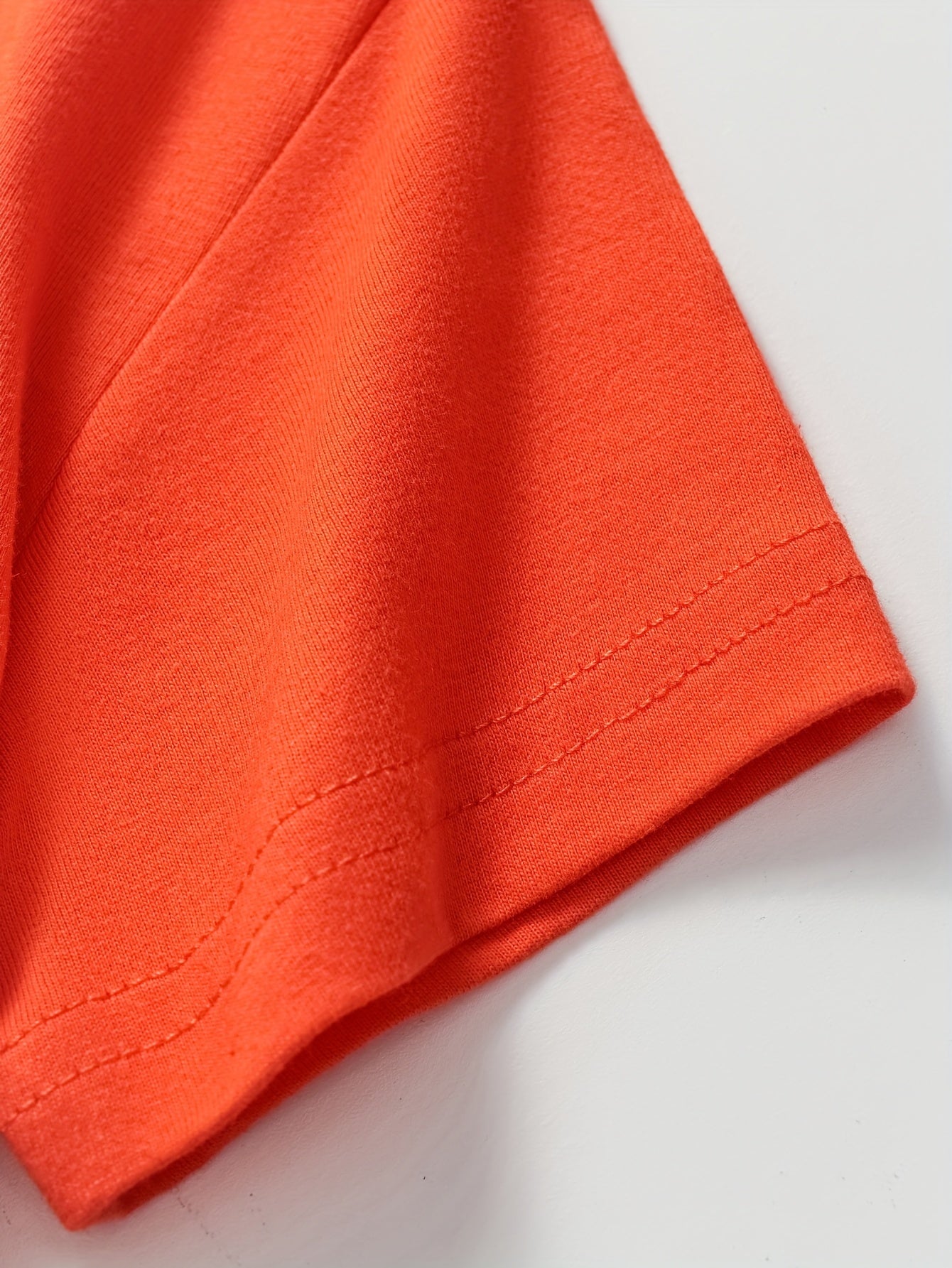 T-shirt de manga curta para criança em algodão com estampa de escavadora de desenho animado, respirável e moderna para o verão.