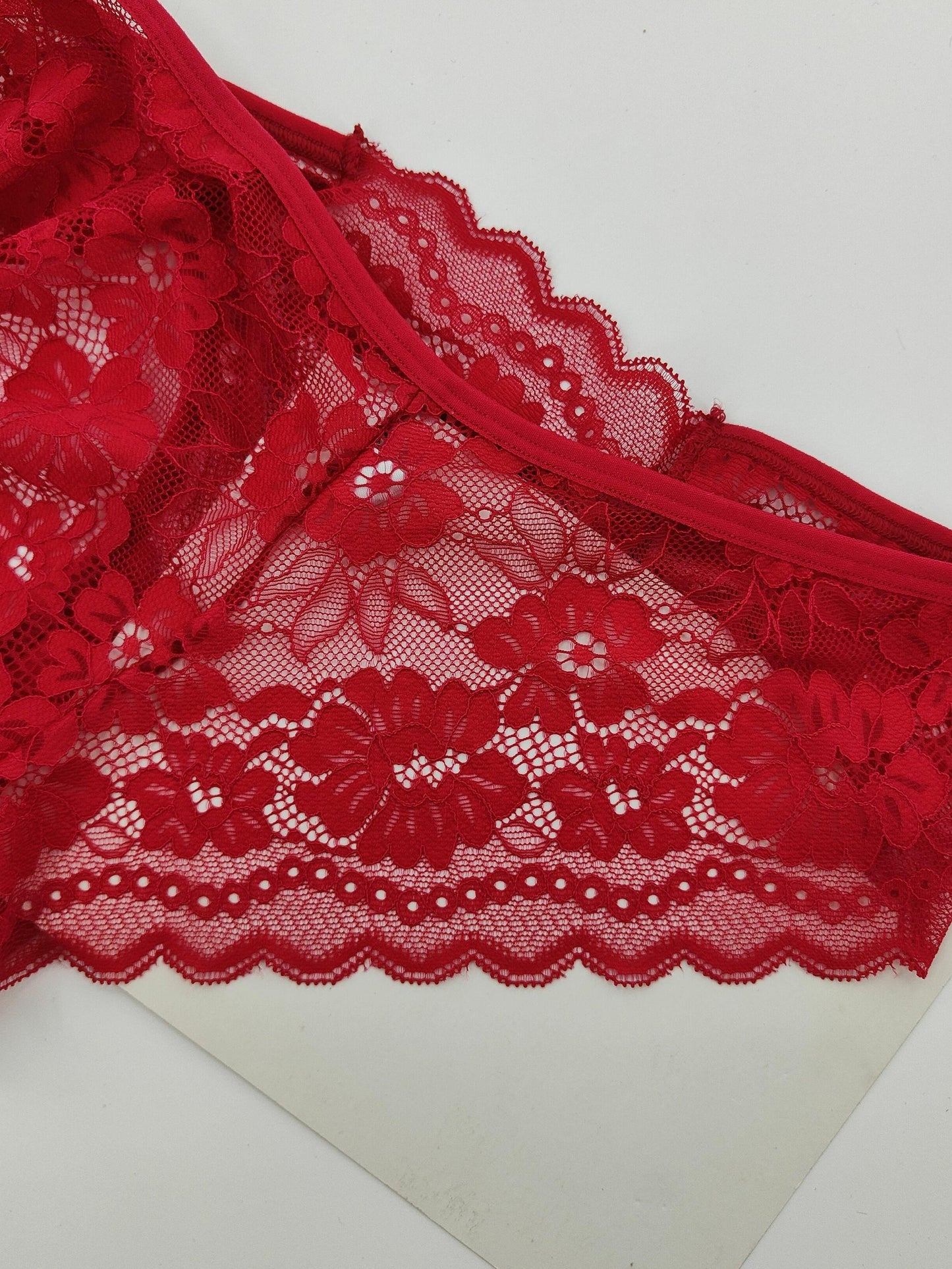 Conjunto de 4 elegantes cuecas biquíni para mulher em renda jacquard transparente, com elasticidade média e cintura baixa. Lingerie e roupa interior feminina.