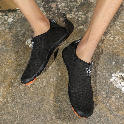Sapatos aquáticos para homem de secagem rápida com cinco dedos - Respiráveis, antiderrapantes, leves, topo em malha, sola em borracha - Ideais para praia, natação, trilhos e aventuras ao ar livre - Design em preto e laranja