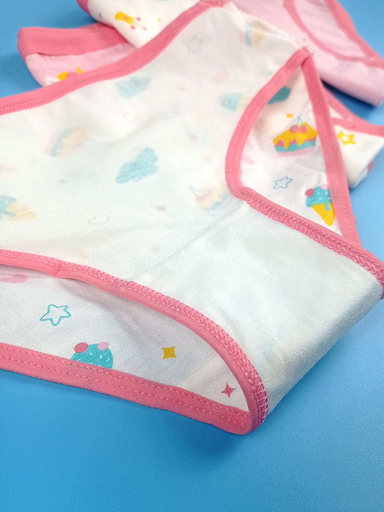 Conjunto de 8 cuecas infantis com estampas de desenhos animados, cuecas fofas para bebés e crianças pequenas, cuecas tipo biquíni macias e respiráveis.