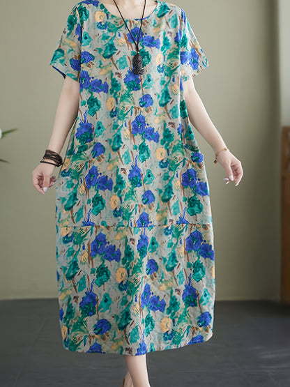Vestido largo com estampado total e bolso, modelo casual de manga curta e gola redonda. Roupa feminina.