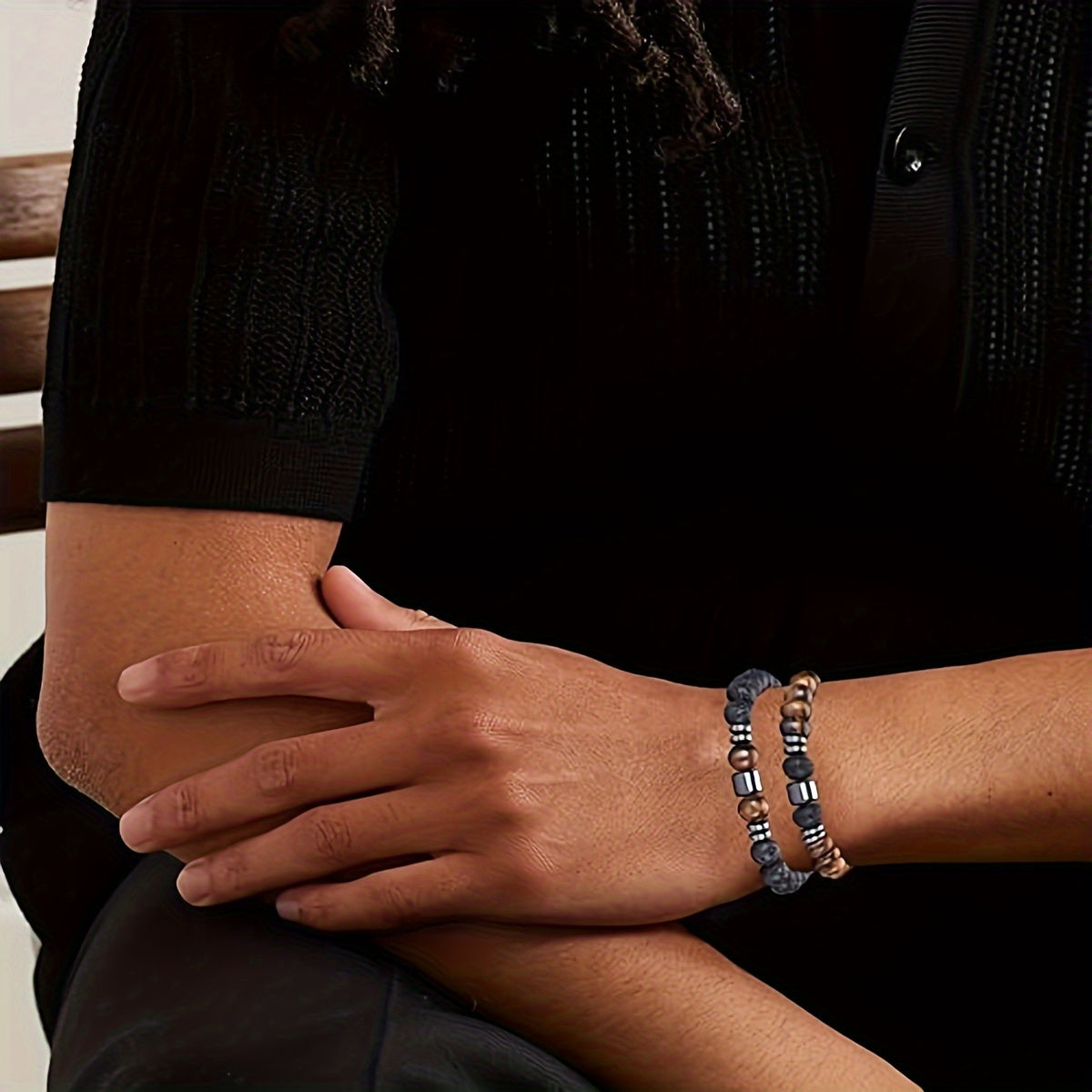 Pulseira de homem de 4 peças com missangas, em tons neutros de olho de tigre, turquesa e espaçador. Feita à mão com elástico, ideal para uso diário e como presente para homens, mulheres e casais.