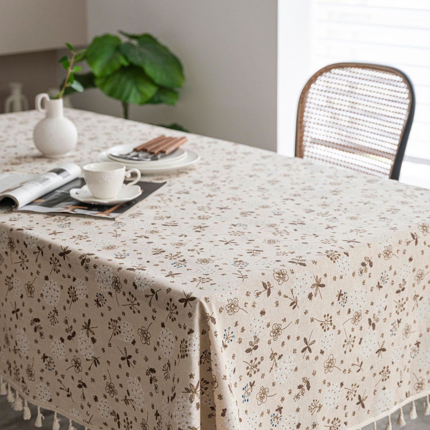 1pc Dandelion Beige Tassel Tablecloth, Bohemian Chic Farmhouse Style Retro Tablecloth, Suitable For Kitchen Dining, Buffet Table, Holiday Dinner, Party, Banquet, Restaurant, Wedding, Home Decor