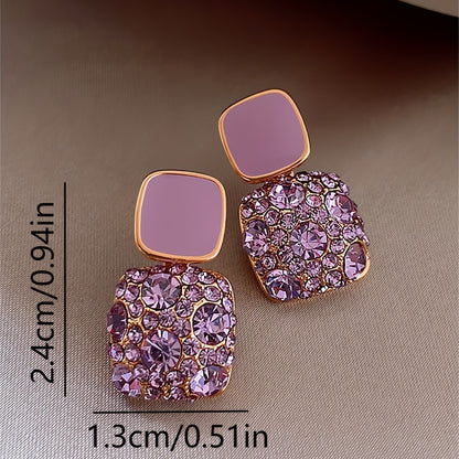 Brincos pendentes quadrados com decoração brilhante de strass, estilo luxuoso e elegante, em liga metálica, perfeitos para festas e banquetes.