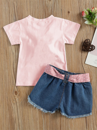 Conjunto adorável para menina com t-shirt de manga curta estampada com gelado e calções de ganga rasgados com detalhe de laço rosa - Roupa de verão elástica e respirável para uso casual, perfeita para atividades ao ar livre.