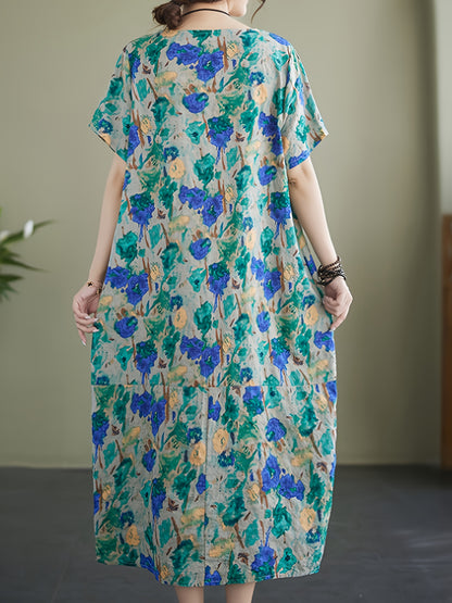 Vestido largo com estampado total e bolso, modelo casual de manga curta e gola redonda. Roupa feminina.