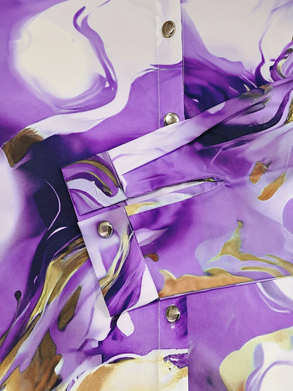 Blusa de menina com estampado em toda a peça, gola de lapela, fecho frontal com botões e mangas compridas. Ideal para a primavera e outono.