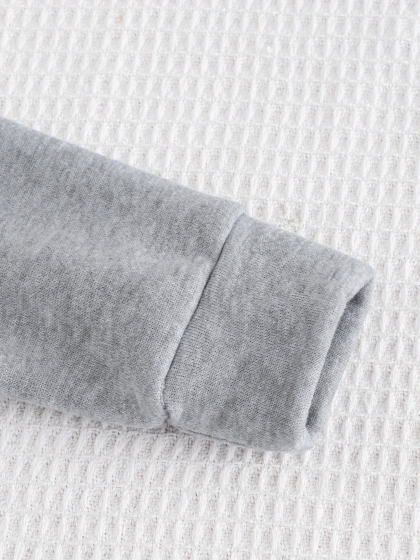 Boys' Autumn/Winter New Three-Piece Set with Mickey Mouse Classic Cartoon Print Long-Sleeve Round Neck Hoodie and Zip-Up Sleeveless Top, Matching Printed Sweatpants - Fleece-Lined Thickened Warm Comfortable Outfit for Parties