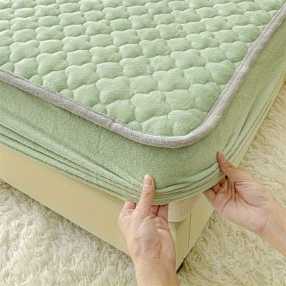 3pcs Soft And Comfortable Milk Velvet Fitted Sheet And Pillowcase Set, Sandwich Thickened Fitted Sheet And Pillowcase Set, Good Warmth Effect, Fitted Sheet Height 30Cm, Quilted Style Fitted Sheet, Suitable for Bedroom And Gue