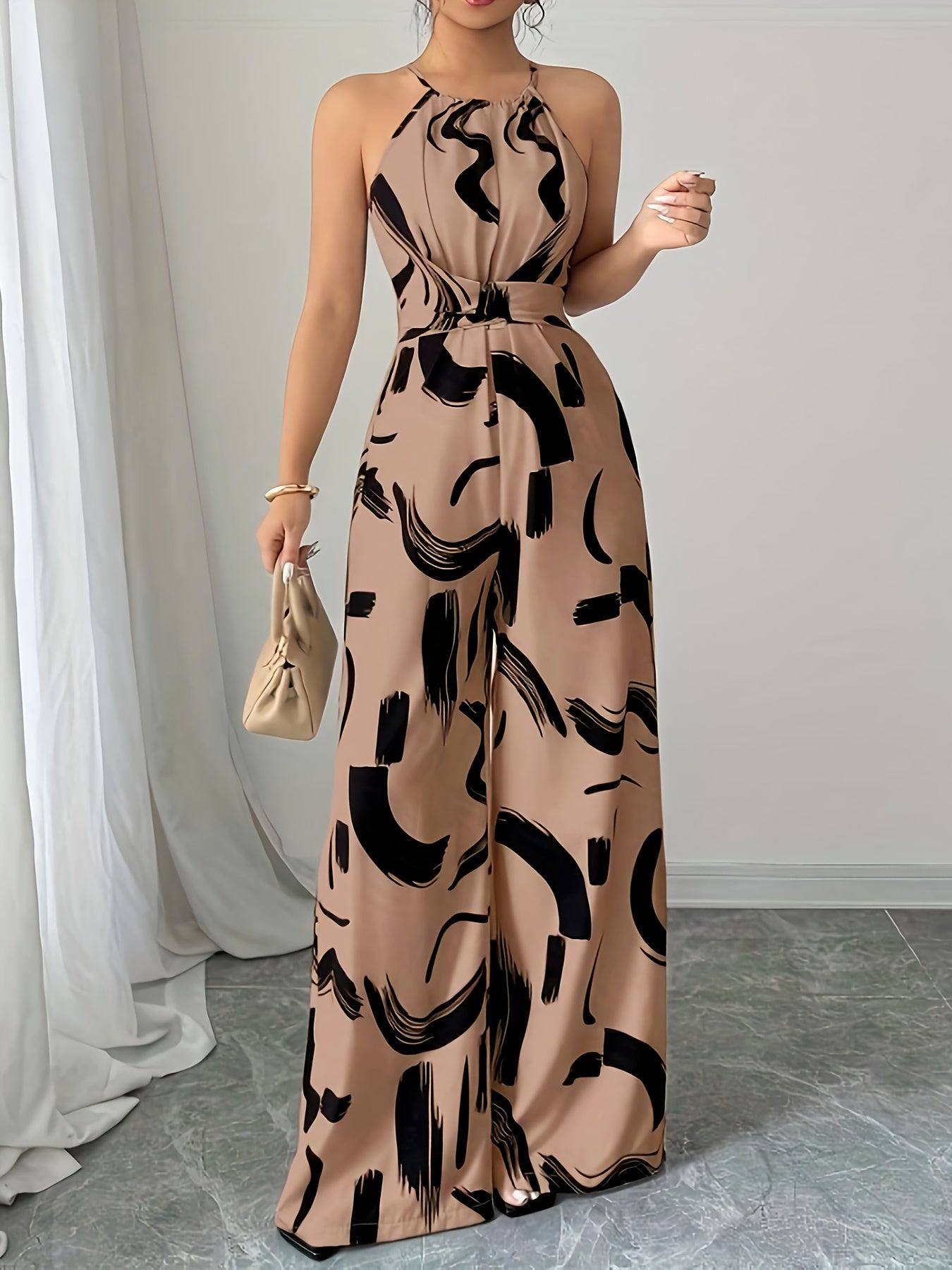 Elegante macacão feminino com ombros à mostra, estampado abstrato a preto e branco, pernas largas e atilhos na cintura - tecido de poliéster, perfeito para as férias e para um toque de elegância no dia a dia.