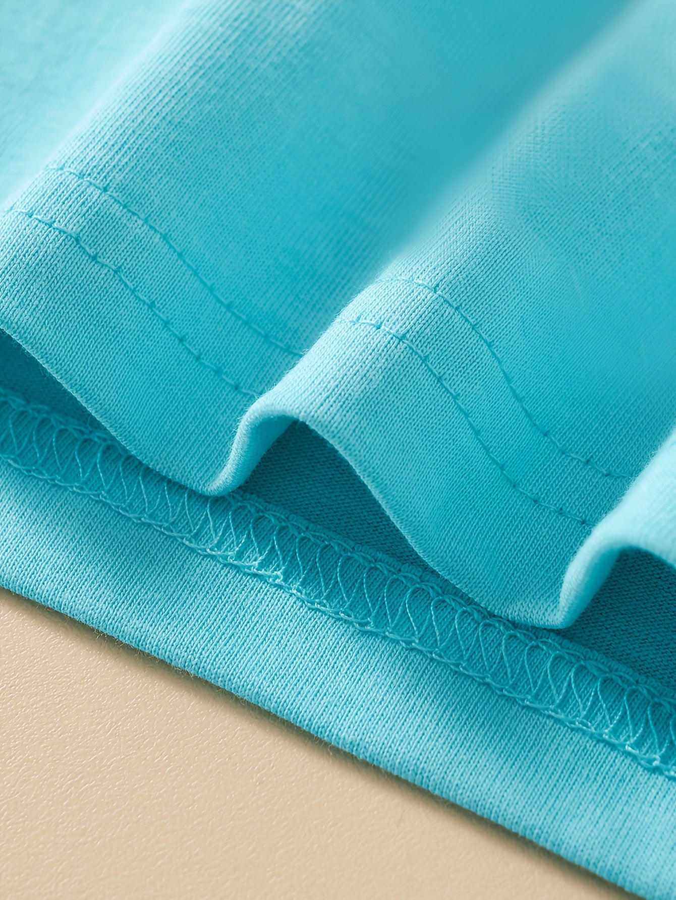 T-shirt de manga curta para criança em algodão com estampa de escavadora de desenho animado, respirável e moderna para o verão.