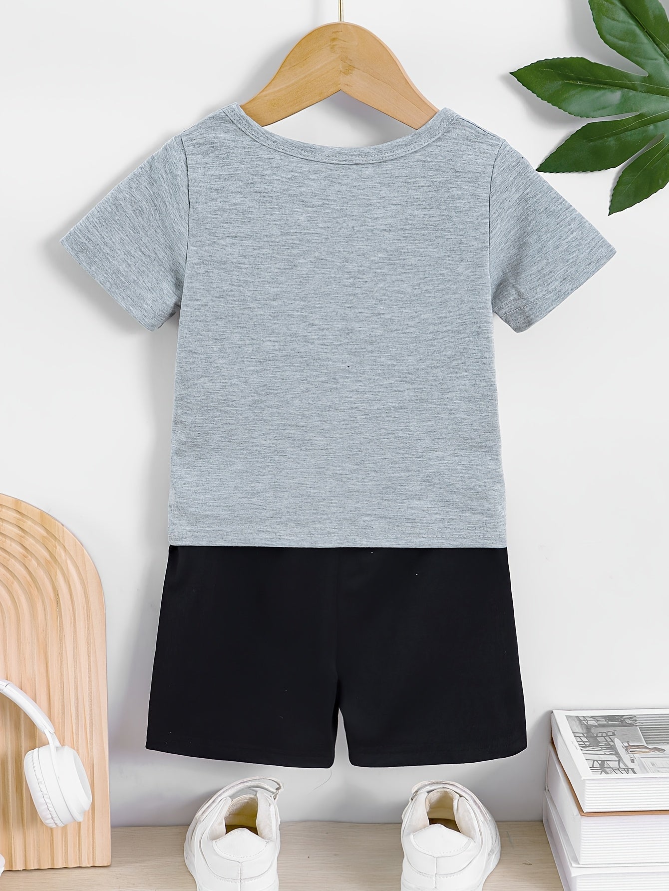 2pcs Set of Boys' Summer Striped Print Round Neck Short Sleeve T-shirt and Casual Shorts