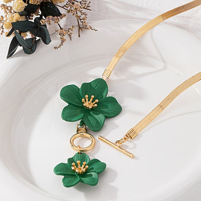 Colar feminino com duplo pendente floral branco em tom dourado - Joia elegante e minimalista com corrente para uso diário e festas, acessório versátil para todo o ano, acessório para festas, estilo sofisticado, acabamento luxuoso.