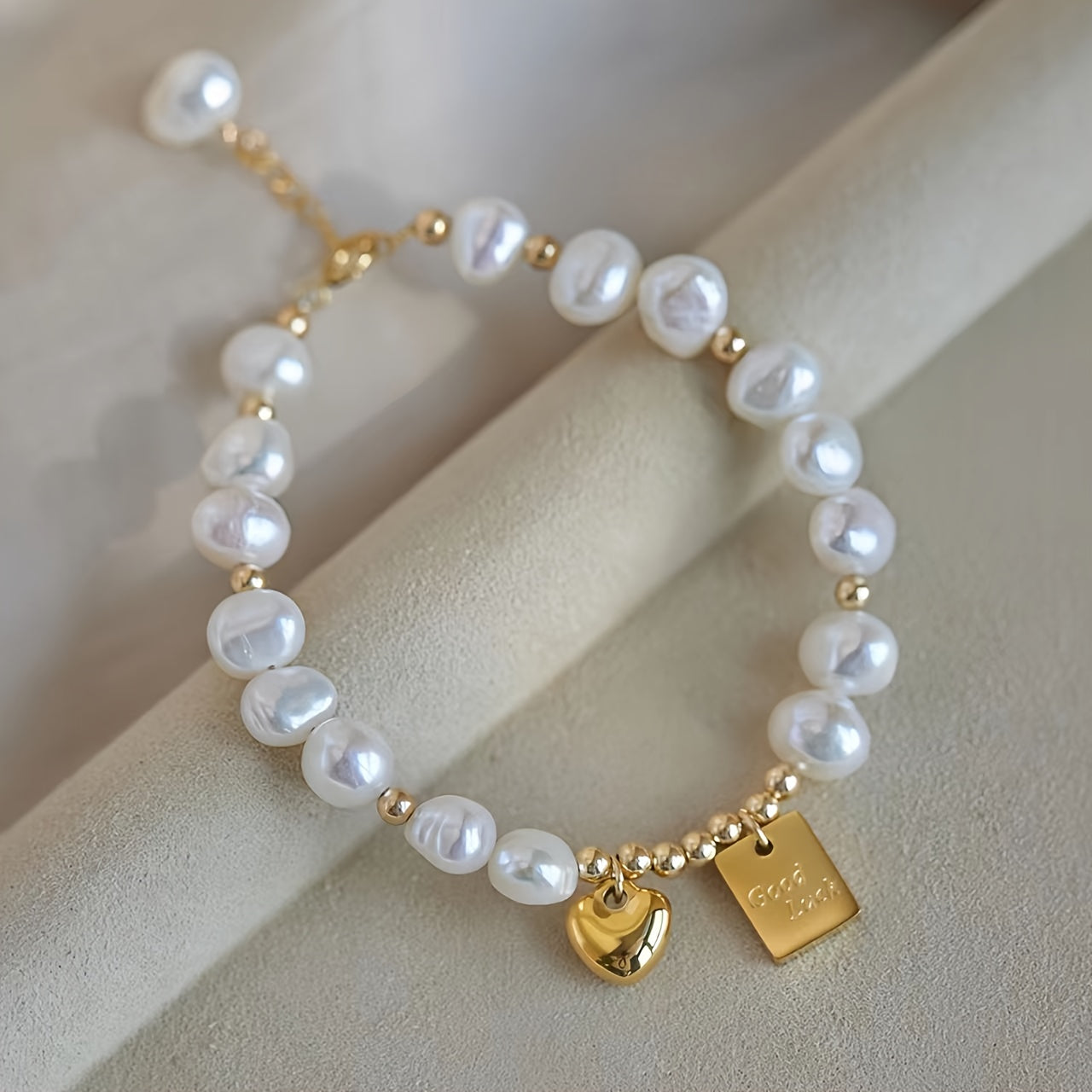 Women's Elegant Beaded Bracelet - Golden-Tone Chain with Heart Charm, Everyday & Special Occasion Jewelry Gift for Valentine's, Anniversary, Birthday - Year-Round Luxury Accessory for Women