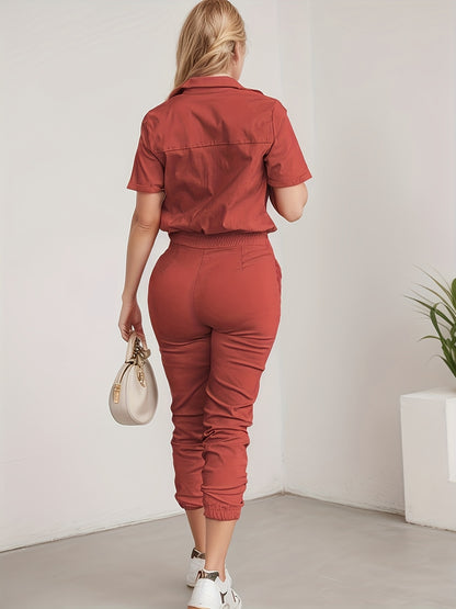 Macacão casual para mulher com decote em V e detalhes de botões - Manga curta, cintura elástica, bolsos, cor lisa, ideal para todas as estações, modelagem regular, perfeito para passeios e looks casuais | Macacão com decote em V | Tecido