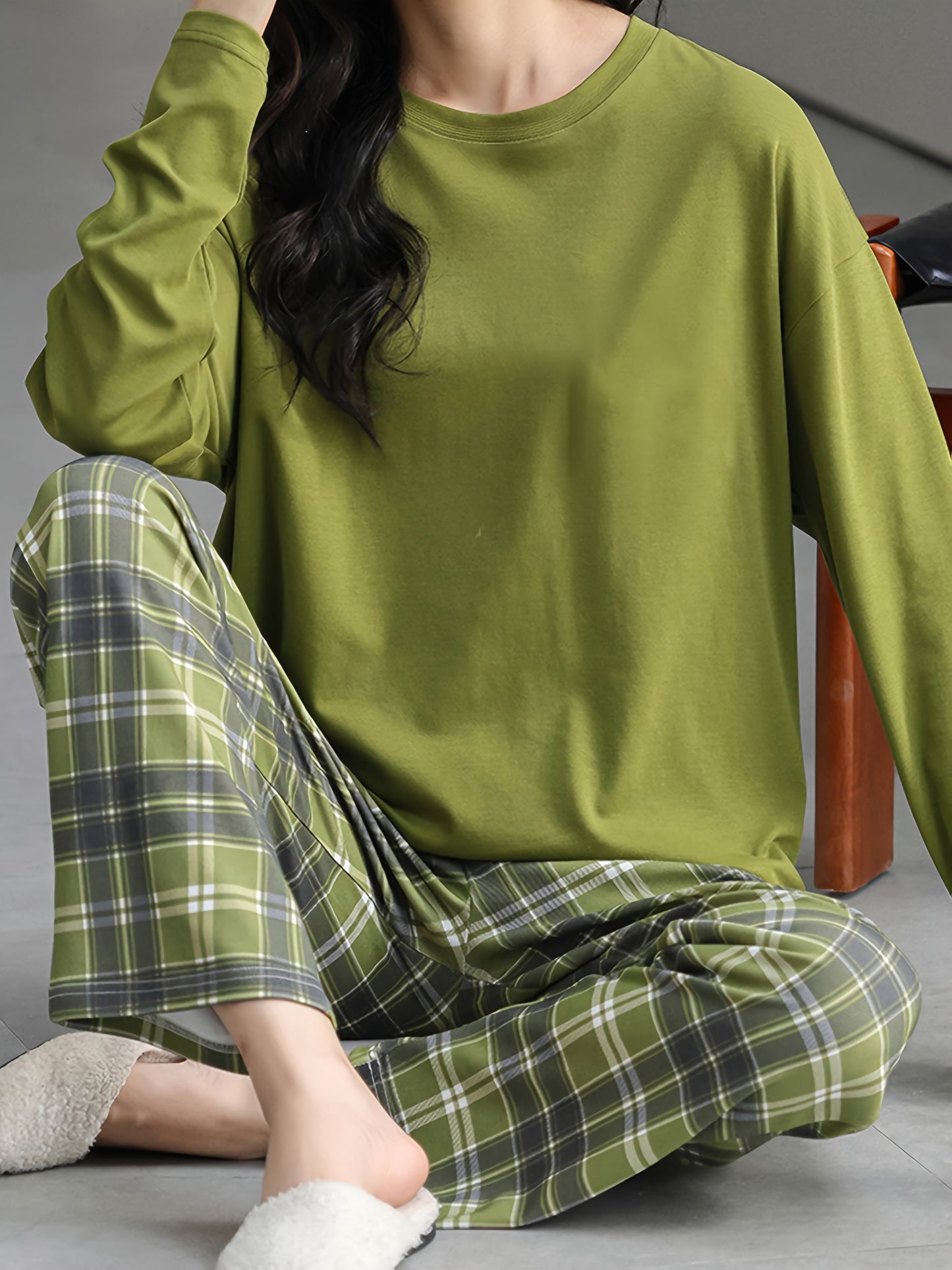 2pcs Women's pajama set, green round neck long-sleeve top with plaid print and elastic waist pants, comfortable casual fit, machine washable, essential home wear for autumn and winter