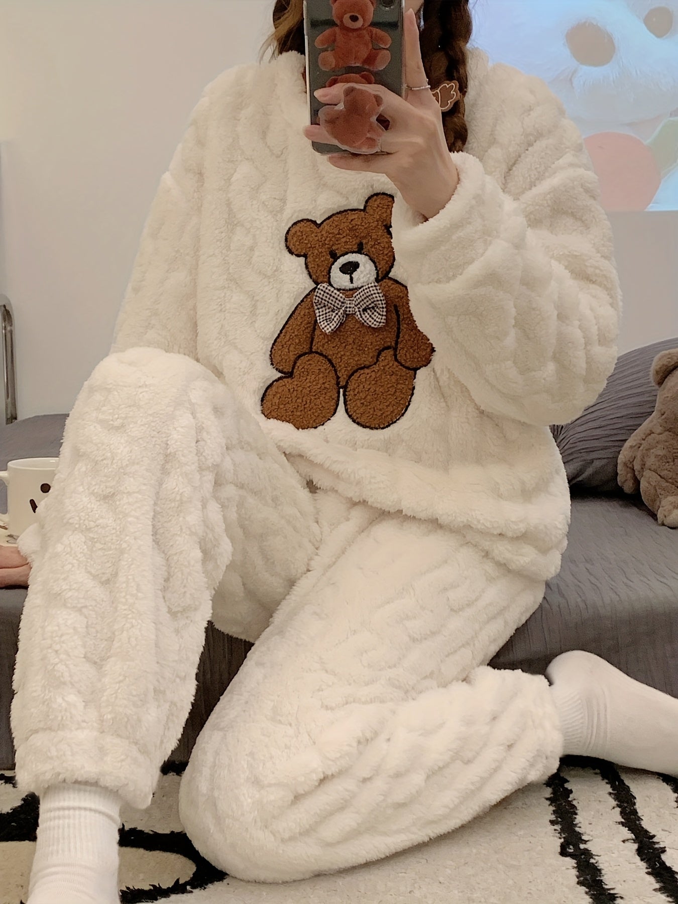 New Autumn and Winter Thick Warm Pajama Set with Jacquard Velvet Long-Sleeve Bear Top and Flannel Pants for Winter