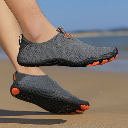 Sapatos aquáticos para homem de secagem rápida com cinco dedos - Respiráveis, antiderrapantes, leves, topo em malha, sola em borracha - Ideais para praia, natação, trilhos e aventuras ao ar livre - Design em preto e laranja
