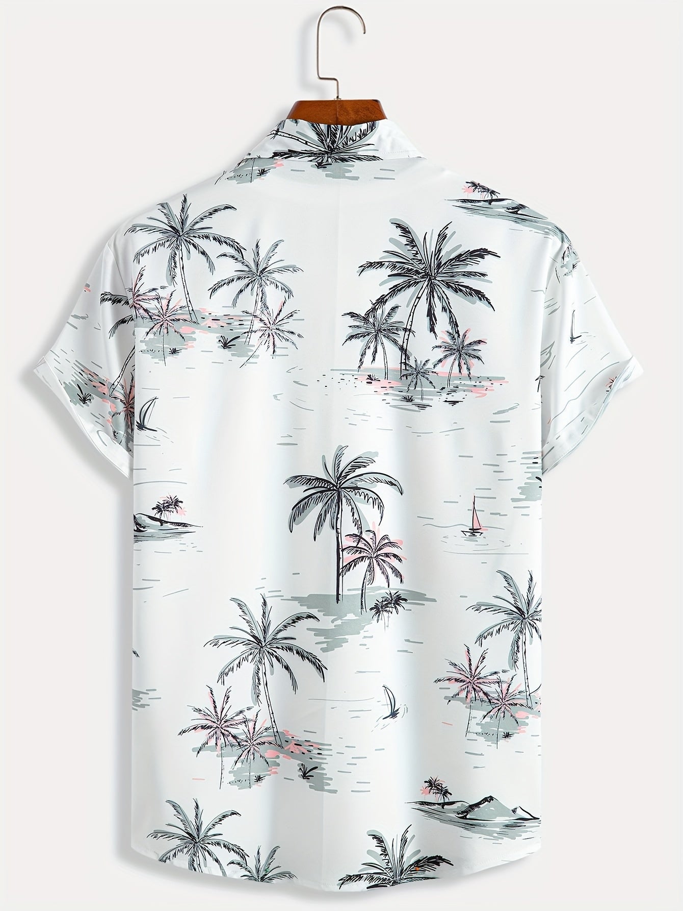 Camisa de homem de manga curta com estampado de coqueiros, ideal para o dia a dia em resorts e para a praia.